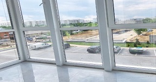 Панорамное остекление балкона Карпинск цена от 11 тыс. руб. м/п.