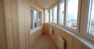 Отделка, остекление, утепление балконов в Карпинске от 210 руб. м/2.